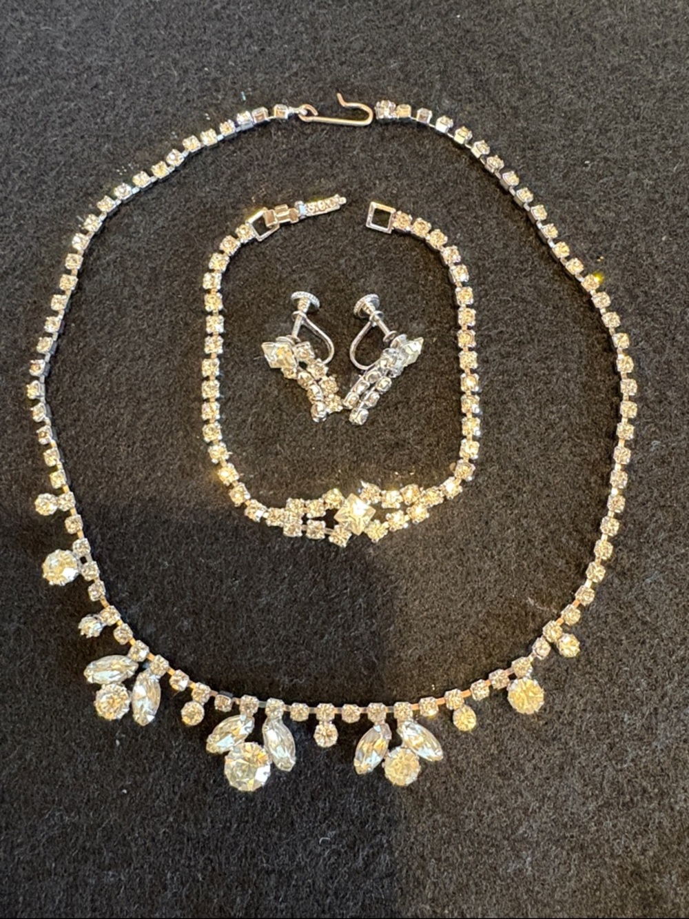 Estate Fancy Glamour Clear Crystal Necklace Bracelet Earrings Set Vintage Box - Picture 8 of 16